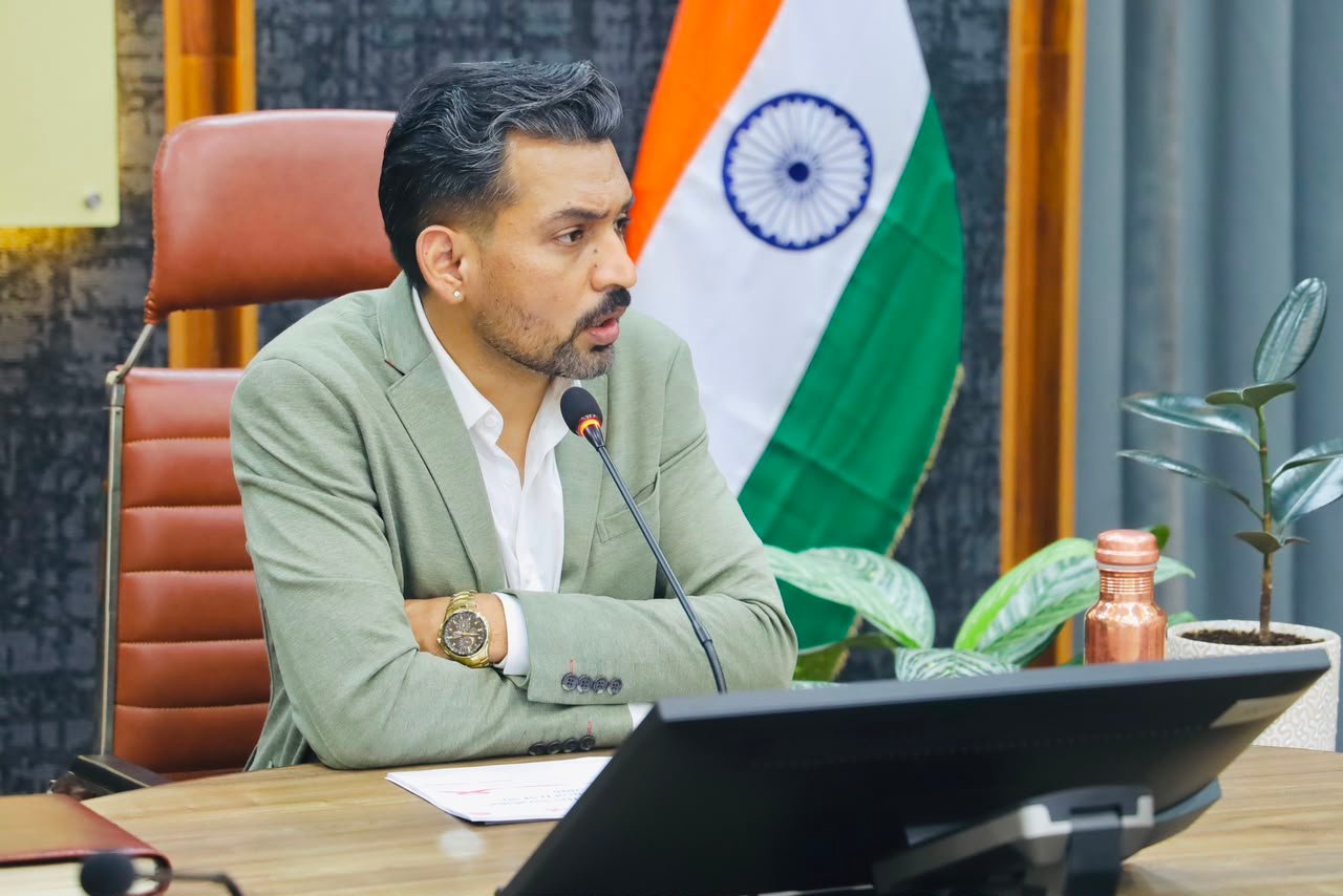 जिलाधिकारी डॉ. आशीष चौहान के निर्देश पर एचआईवी रोकथाम के लिए बनेगी ठोस कार्ययोजना