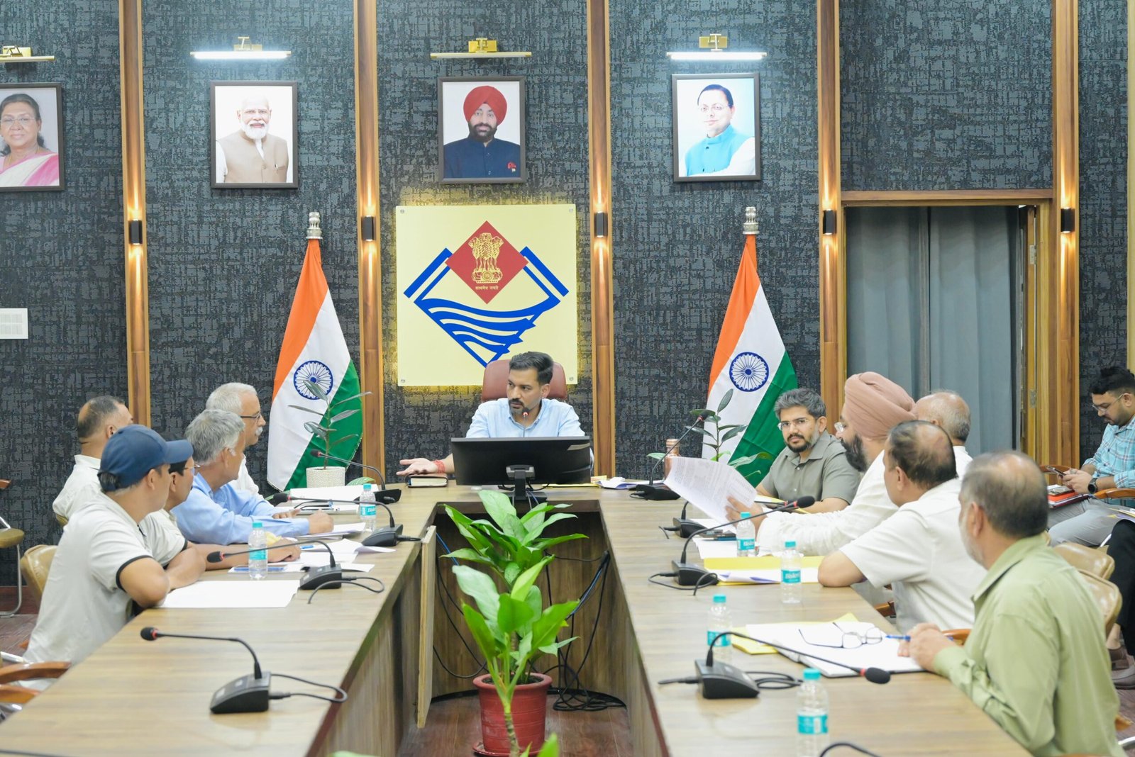 जिलाधिकारी डॉ. आशीष चौहान ने बताया, 30 जुलाई तक 74 हजार नोटिस वितरित किए जा चुके हैं